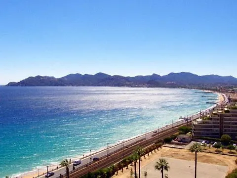 La Douceur Cannoise Soit Un 2P Cosy Terrasse Piscine Vue Jardin Proche Plage A Pied 戛纳 公寓