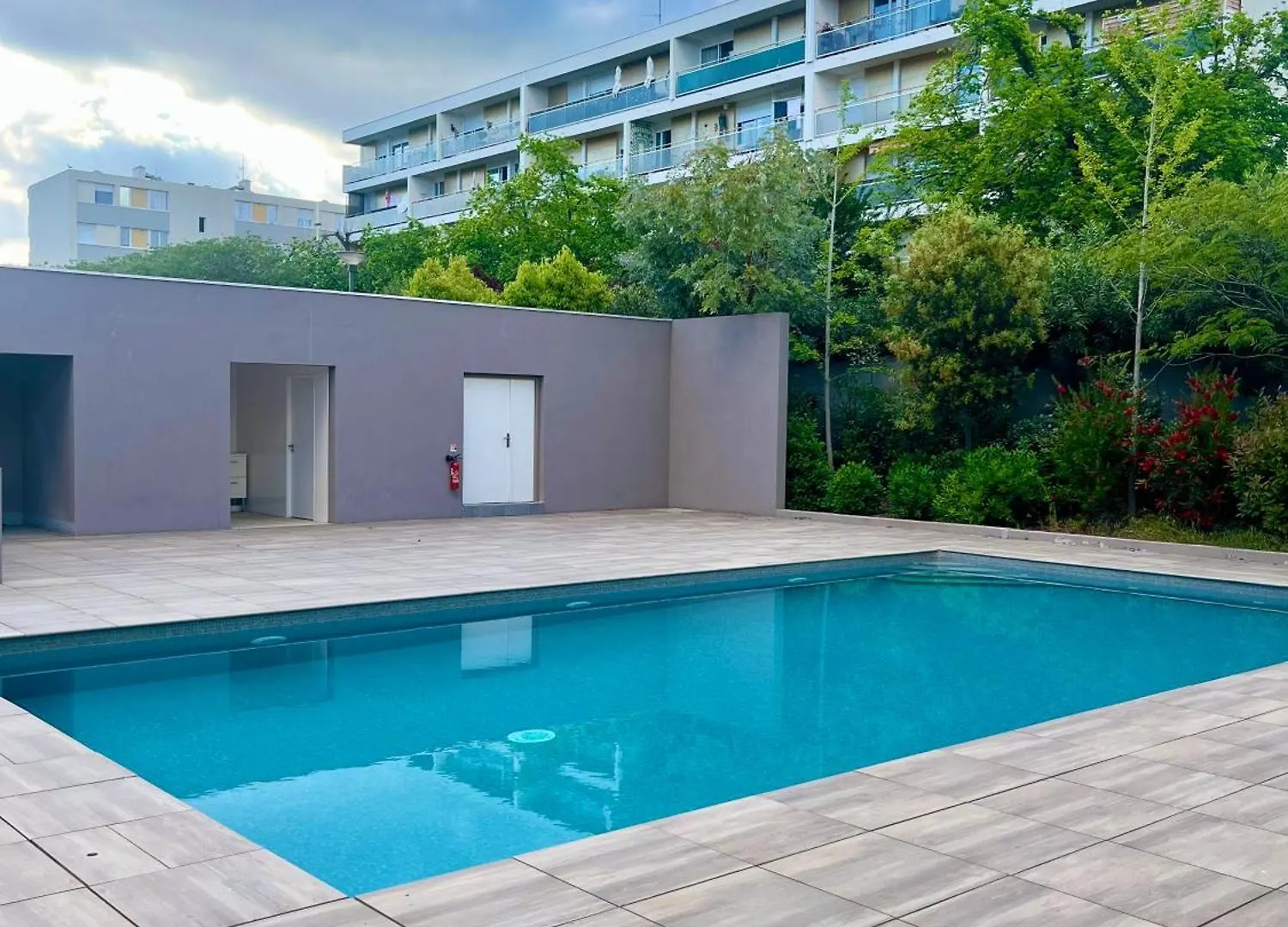 קאן La Douceur Cannoise Soit Un 2P Cosy Terrasse Piscine Vue Jardin Proche Plage A Pied דירה