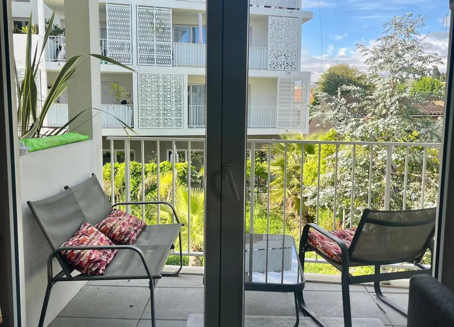 קאן La Douceur Cannoise Soit Un 2P Cosy Terrasse Piscine Vue Jardin Proche Plage A Pied 0*,  צרפת